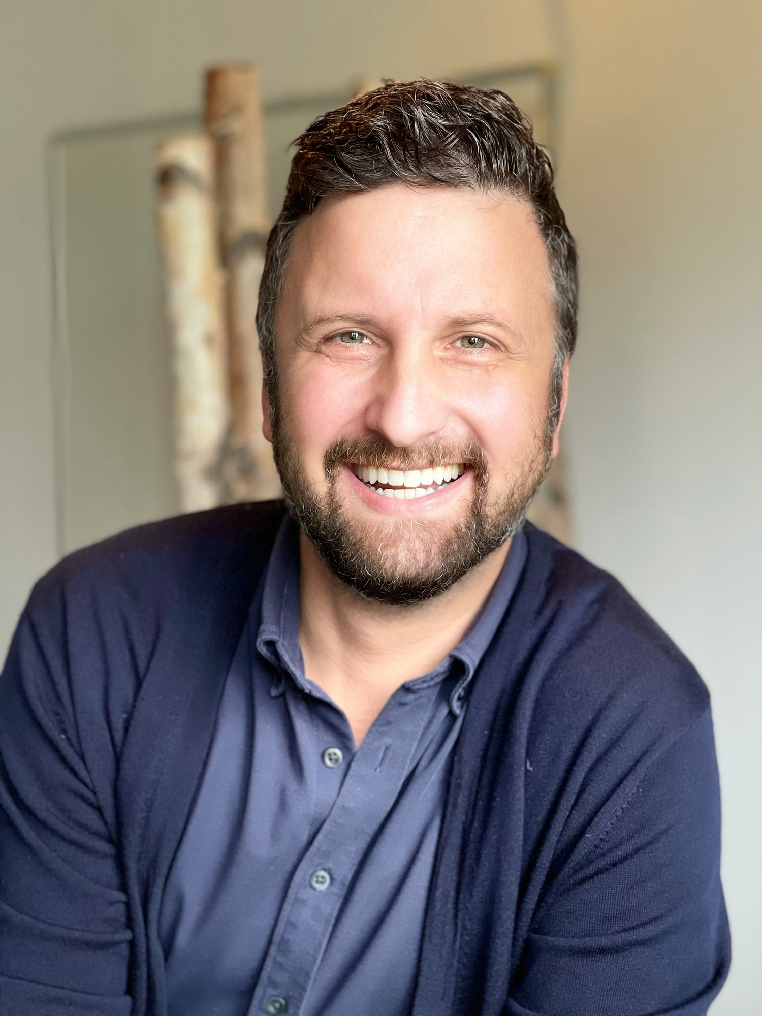 Independent professional managing appointments with Bokk